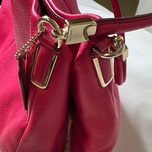 Coach F34495 Large Shoulder Bag in Hot Pink Pebbled Leather. Added chain - Picture 13 of 14